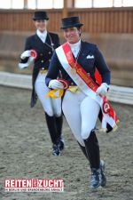 Heike Bosse auf der Championatsehrenrunde - Foto: Schroeder